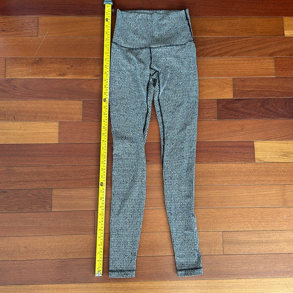 Full length lululemon wunder under leggings size 4